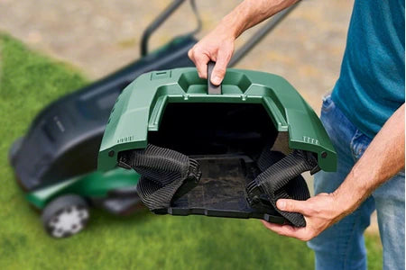 Tondeuse électrique BOSCH HOME AND GARDEN TONDEUSE À GAZON FILAIRE BOSCH - UNIVERSALROTAK 550 (Ø38CM, 1300 W, HAUTEUR DE COUPE: 20-70MM, BAC DE 40L)